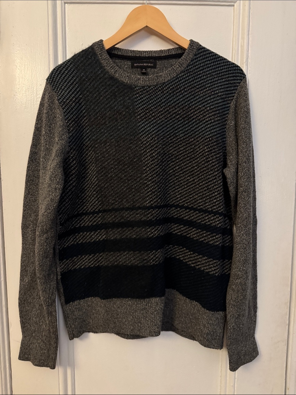 Banana Republic Men's Charcoal & Black Patterned Crewneck Sweater. M